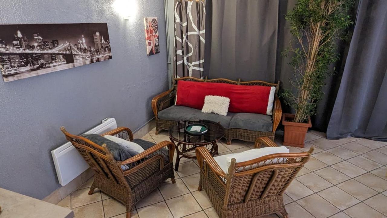 Chambres D'Hotes Les Lits Des Fees Saint-Floret Exterior foto